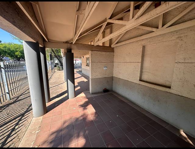 5,000M² BUSINESS CENTRE FOR SALE IN KEMPTON PARK CENTRAL
